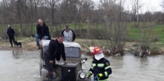 მაშველებმა მდინარეში ჩარჩენილი მოქალაქეები უსაფრთხო ადგილას გამოიყვანეს