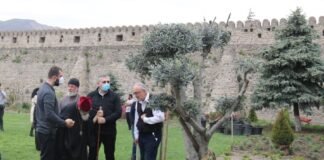 ილია მეორემ სვეტიცხოვლის ეზოში გამწვანების ღონისძიებაში მიიღო მონაწილეობა