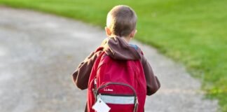 რუსთავში მოზარდს სახლში მიმავალ გზაზე დახვდნენ და ტელეფონი წაართვეს