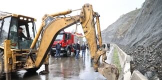 თბილისში, ახალ გზაზე კლდე ჩამოიშალა