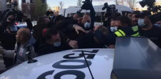 შსს-თან სამოქალაქო აქტივისტებსა და პოლიციას შორის დაპირისპირებაა