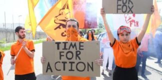 რუსთავის პენიტენციურ დაწესებულებასთან ნიკა მელიას მხარდასაჭერი აქცია გაიმართა