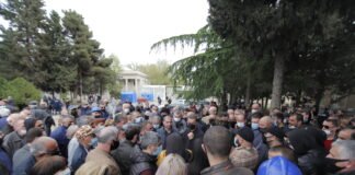 2000-მდე გაფიცული ადამიანი “აზოტის” ადმინისტრაციის პასუხს ელოდება