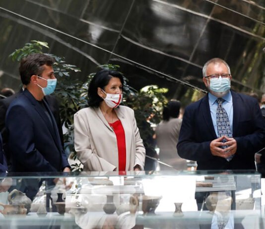 სალომე ზურაბიშვილმა და ანჟეი დუდამ არტეფაქტები დაათვალიერეს