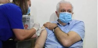 ამირან გამყრელიძე „სინოფარმის“ ვაქცინით საჯაროდ აიცრა