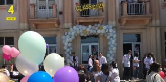 რუსთავის მერი მე-12 კლასელებს სკოლის დამთავრებას ულოცავს