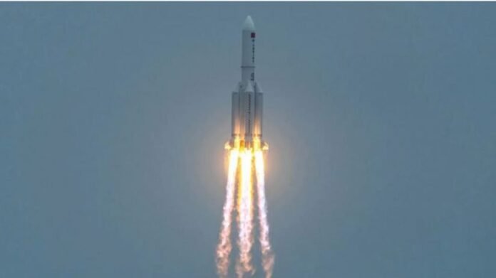 chinuri-raketa-dedamitsaze-chamovardeba_w_h