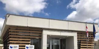 რუსთავის ციხესთან ნიკა მელიას მხარდამჭერები შეიკრიბნენ