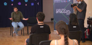 “წიგნების თაროს” შემოქმედებითი ჯგუფი რუსთავში – შეხვედრა ახალგაზრდებათან