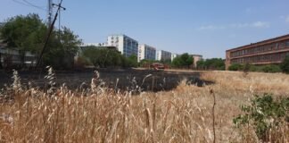 მე-17 სკოლის ეზოში სახანძრო-სამაშველო ეკიპაჟი იყო მობილიზებული