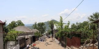 ბოლნისში ცურტაველის, კოსტავასა და თამარ მეფის ქუჩებზე ქვაფენილის დაგება მიმდინარეობს