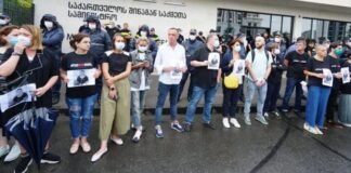 შინაგან საქმეთა სამინისტროსთან მედიის წარმომადგენლებმა აქცია გამართეს