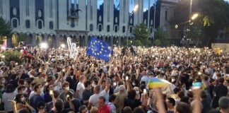 რუსთაველის გამზირზე ორი ურთიერთსაპირისპირო აქცია მიმდინარეობს