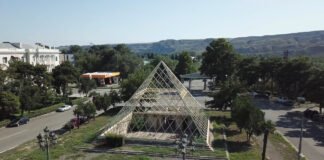 რუსთავის პირამიდის მოწყობის სამუშაოები დადგენილ ვადებში ვერ ესწრება