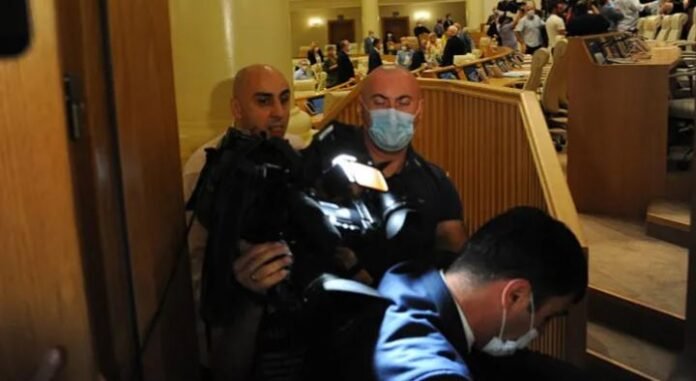 დაპირისპირება