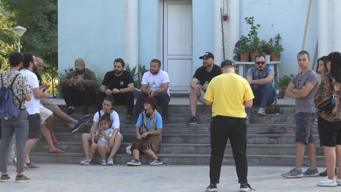 girchi.00_06_53_03.Still001