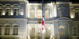 გლოვის დღესთან დაკავშირებით, საქართველოს პრეზიდენტის სასახლეზე სახელმწიფო დროშა დაეშვა