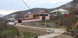 სოფელ ძველ ქვეშში ბეტონის გზის მოწყობის სამუშაოები მიმდინარეობს