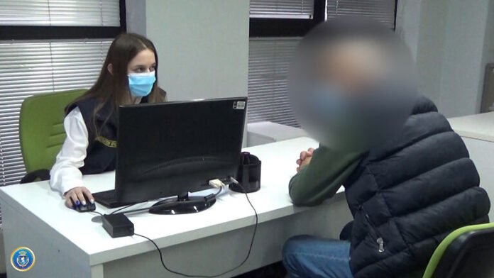 F70B0C55-8877-4CFD-BDBC-B44D0651FFED