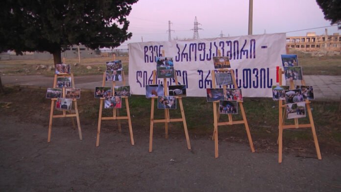 Sequence 13.00_02_43_10.Still001