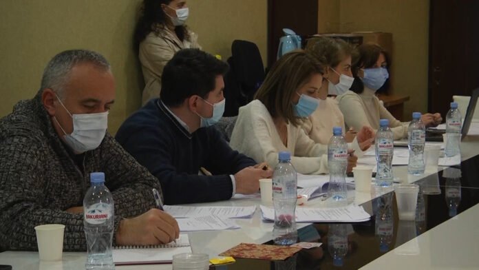 Sequence 14.00_02_58_06.Still002