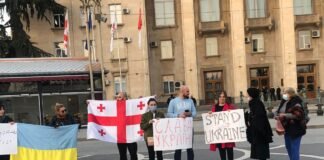 სოლიდარობა უკრაინას – რუსთავში უკრაინის მხარდასაჭერი აქცია გაიმართა