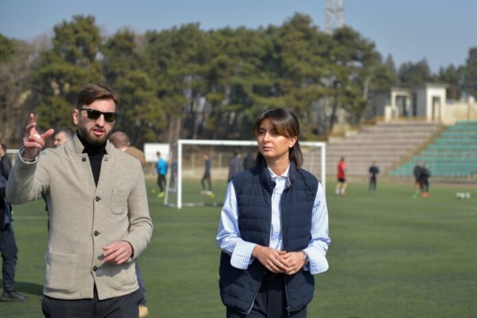 EF10B6BF-7202-453D-99E4-7DA7626E3E3E