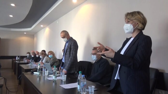 Sequence 01.00_10_55_17.Still002