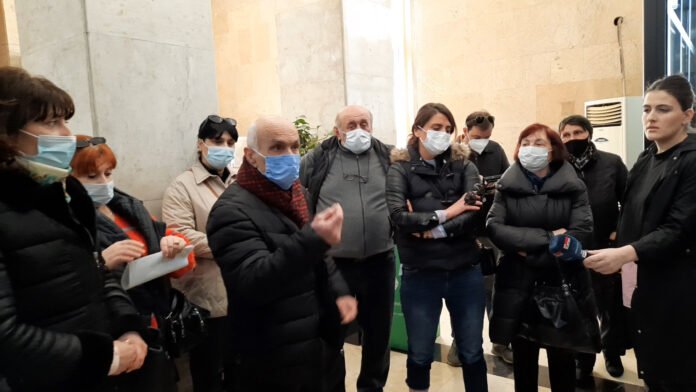 Sequence 01.00_13_55_02.Still002