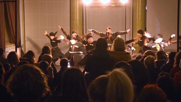 Sequence 01.00_17_30_12.Still001