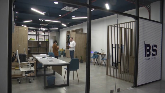 Sequence 01.00_18_27_17.Still002