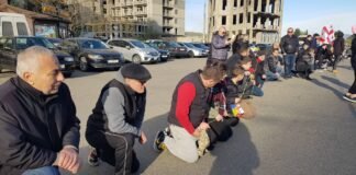 უკრაინაში დაღუპული რუსთაველი მებრძოლი დავით მენაბდიშვილი რუსთავში ჩამოასვენეს