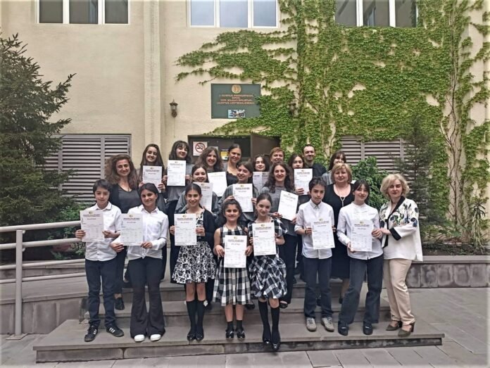 279728395_2128446833972181_60476391686177855_n