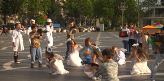 ეკოლოგია და გარემოს დაცვა – N7 საჯარო სკოლის მოსწავლეებმა ფლეშმობი მოაწყვეს