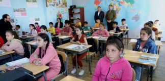 ქართული ენის სწავლება სოფელ ნახიდურში – სასწავლო პროცესს დეპუტატები დაესწრნენ