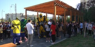 ანიმატორები, ზღაპრის გმირები, მუსიკალური წარმოდგენა- რუსთავში ახალი სკვერი გაიხსნა