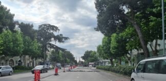 კოსტავას ქუჩაზე ქვაფენილის ბეტონის საფარით ჩანაცვლების სამუშაოები მიმდინარეობს