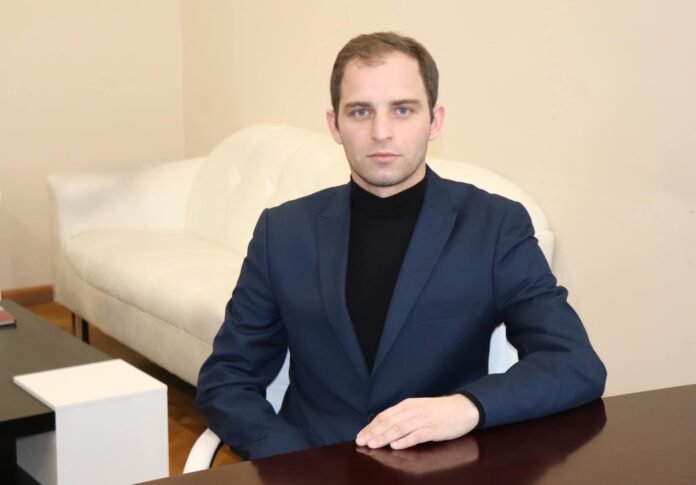 38E189D5-7B79-4D70-B578-53429693D9BC