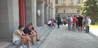 რუსთავის მეტალურგიის სორტული საამქროს თანამშრომლები გაფიცვას აგრძელებენ