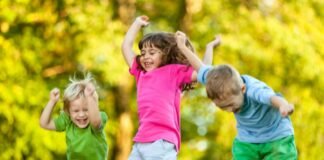 როგორ უნდა დავიცვათ ბავშვები ზაფხულის ცხელ დღეებში – რეკომენდაციები