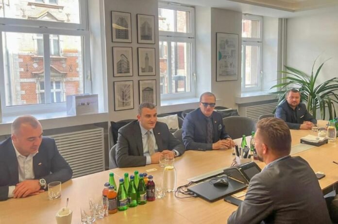 79EB9C35-A07D-4DAA-ACCF-B324F8E8A427