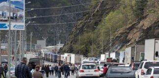 BBC: რუსეთ-საქართველოს საზღვართან მანქანების რიგი 10 კმ-ს აღწევს