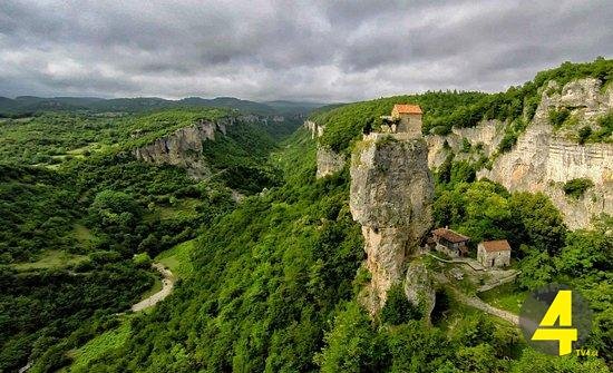 explore-katskhi-holidays