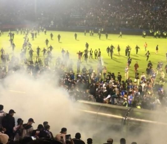 ინდონეზიაში საფეხბურთო მატჩის შემდეგ მომხდარი ჭყლეტისას 129 ადამიანი დაიღუპა