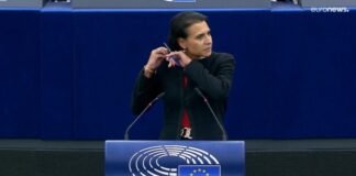 შვედმა ევროპარლამენტარმა ევროპარლამენტში, ირანელი ქალების სოლიდარობის ნიშნად, თმა მოიჭრა