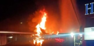 აშშ-ში საცხოვრებელ სახლს თვითმფრინავი დაეცა