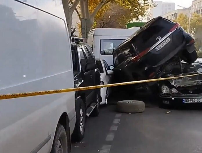 2B16EEEF-10B7-4E43-80FA-F92500F5C670