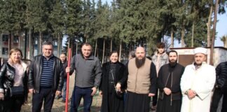 გოგი მეშელიანმა ნახიდურში მოსწავლეებთან ერთად ნარგავები დარგო