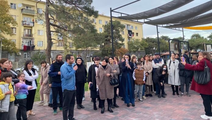 4DDDF099-F92A-4679-A6BC-8065E4656B1E