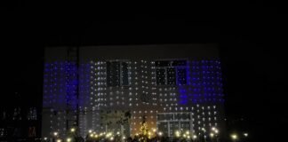 საბავშვო ბაღების ეზოში ნაძვის ხე საზეიმო ვითარებაში აანთეს